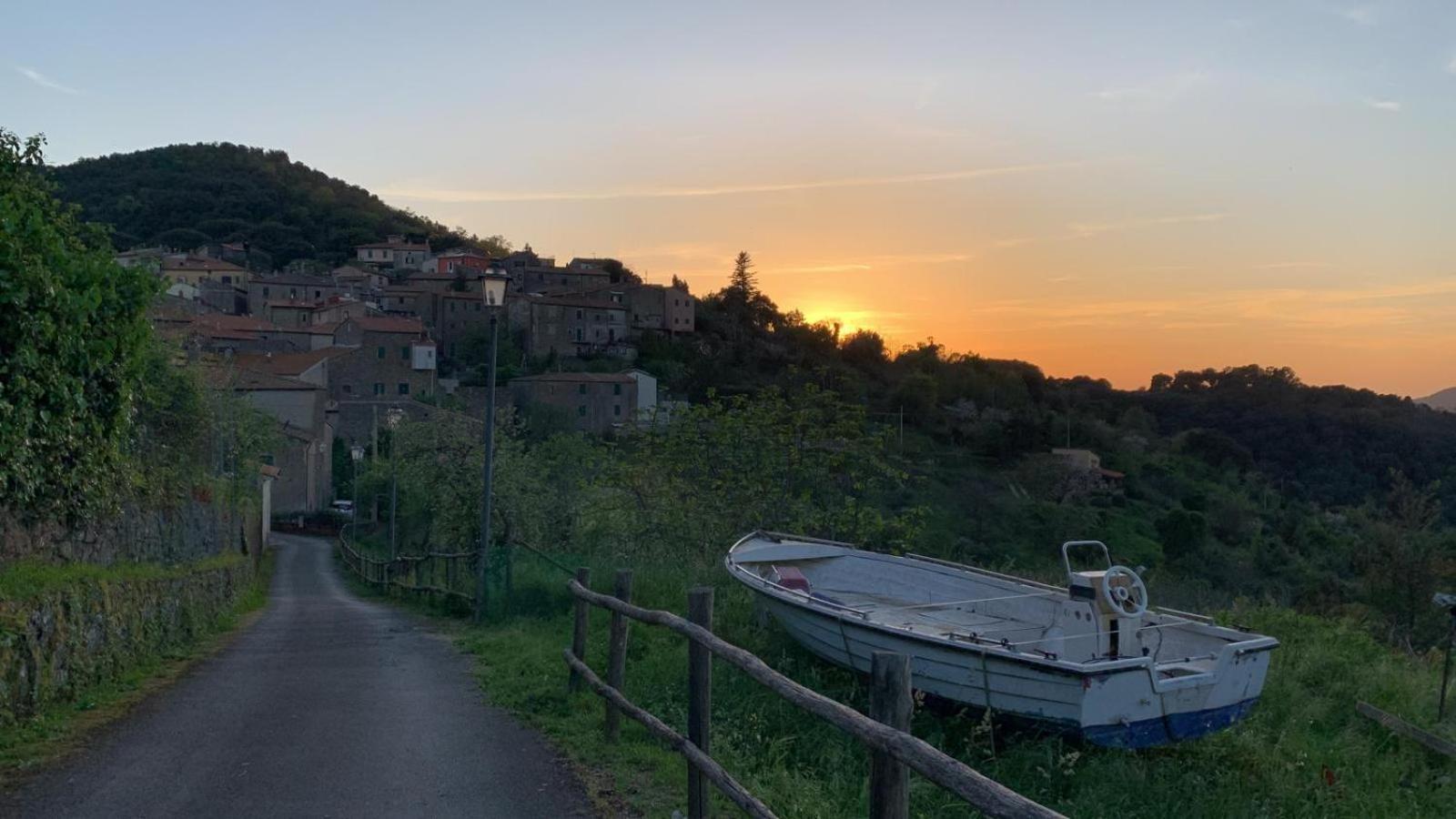 La Casa Delle Stelle Tirli Exterior foto